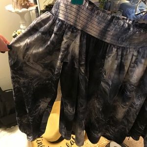 American Eagle Off the shoulder top.  Size L/Xl